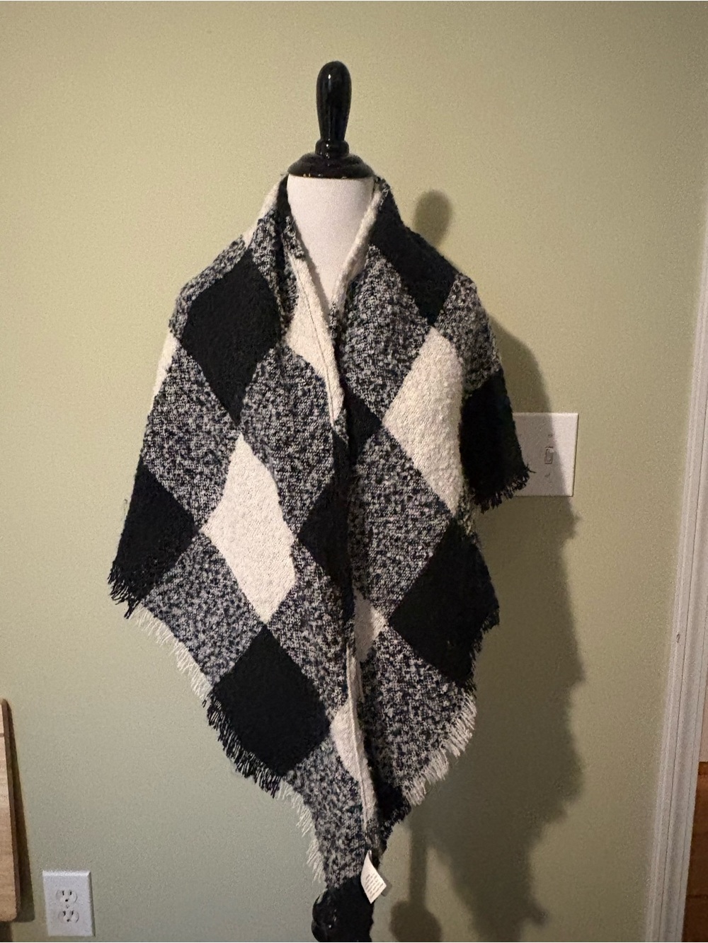 Pretty black & white scarf
